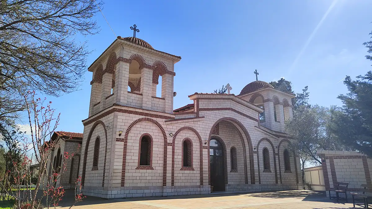 Η νέα, αποκλειστική διεύθυνση της ενορίας μας  ierosnaos.com